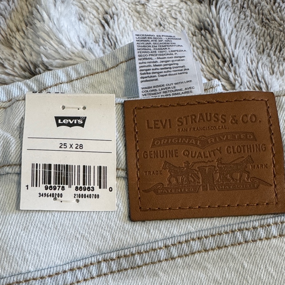 Levi's Wedgie Straighg High Rise Light Wash Denim